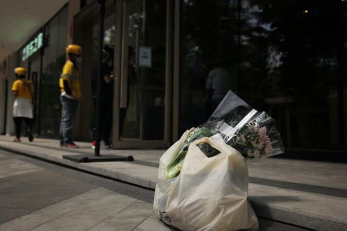 UK to Use Almost 7 Billion Plastic Bags for Deliveries by 2030